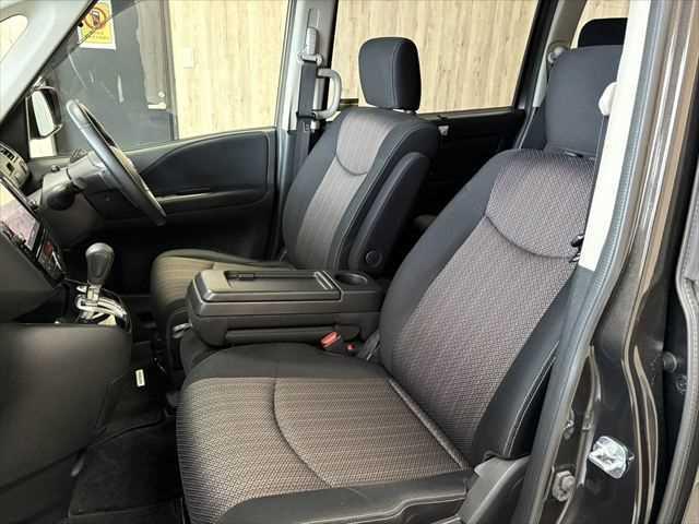 セレナ ハイウェイスターＳ－ＨＶアドバンスドセーフティパック　６ヶ月走行無制限保証付き　純正８インチナビ　後席モニター　両側電動スライドドア　ＬＥＤヘッドライト　クルーズコントロール　禁煙車　アラウンドビュー　ＤＶＤ再生　　フルセグＴＶ　　衝突軽減ブレーキ（32枚目）