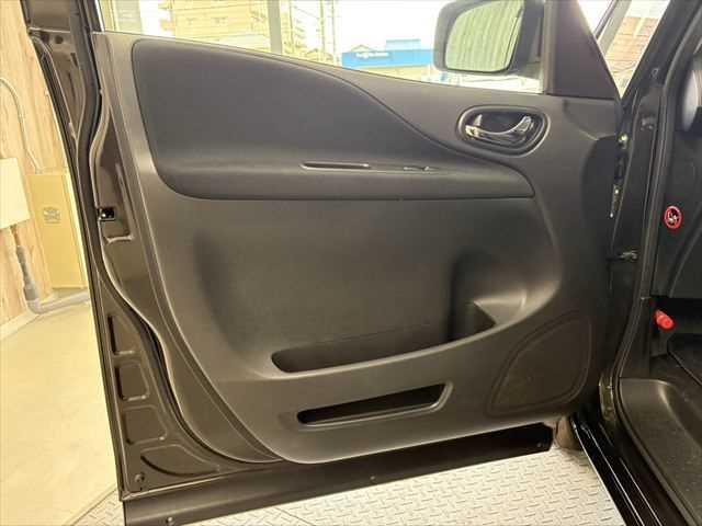 セレナ ハイウェイスターＳ－ＨＶアドバンスドセーフティパック　６ヶ月走行無制限保証付き　純正８インチナビ　後席モニター　両側電動スライドドア　ＬＥＤヘッドライト　クルーズコントロール　禁煙車　アラウンドビュー　ＤＶＤ再生　　フルセグＴＶ　　衝突軽減ブレーキ（44枚目）