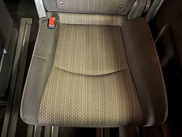 セレナ ハイウェイスターＳ－ＨＶアドバンスドセーフティパック　６ヶ月走行無制限保証付き　純正８インチナビ　後席モニター　両側電動スライドドア　ＬＥＤヘッドライト　クルーズコントロール　禁煙車　アラウンドビュー　ＤＶＤ再生　　フルセグＴＶ　　衝突軽減ブレーキ（57枚目）