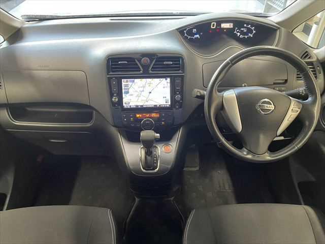 セレナ ライダーブラックラインS-HVアドバンスドセーフティ 6ヶ月走行距離無制限保証付き ユーザー買取車 純正8インチナビ 後席モニター エマージェンシーブレーキ 両側電動スライド 禁煙車 ワンオーナー LEDヘッド クルーズコントロール スマートキー(3枚目)