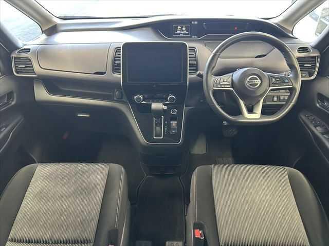 セレナ ハイウェイスターＶ　６ヶ月走行無制限保証付き　後席モニター　純正１０インチナビ　プロパイロット　ワンオーナー　両側電動スライド　禁煙車　ＬＥＤヘッド　ブラインドスポットモニター　純正１６インチアルミ　衝突軽減ブレーキ（3枚目）