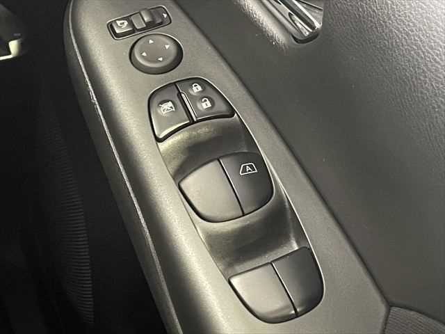 セレナ ｅ－パワー　ハイウェイスターＶ　６ヶ月走行無制限保証付き　後期最終型　プロパイロット　８インチナビ　両側電動スライド　禁煙車　アラウンドビューカメラ　ＬＥＤヘッド　ＢＳＭ　純正１５インチＡＷ　フルセグＴＶ　ＥＴＣ　ドライブレコーダー（8枚目）