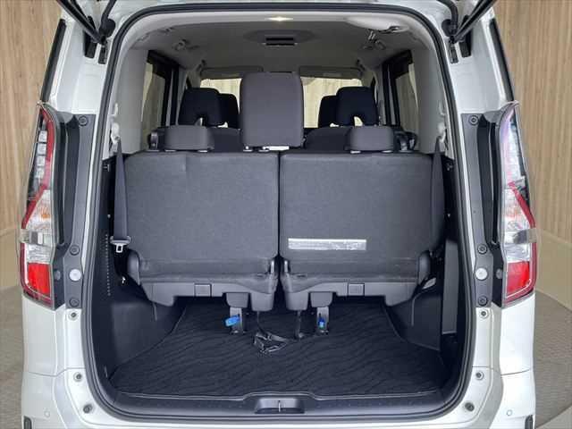 セレナ ｅ－パワー　ハイウェイスターＶ　６ヶ月走行無制限保証付き　後期最終型　プロパイロット　８インチナビ　両側電動スライド　禁煙車　アラウンドビューカメラ　ＬＥＤヘッド　ＢＳＭ　純正１５インチＡＷ　フルセグＴＶ　ＥＴＣ　ドライブレコーダー（12枚目）