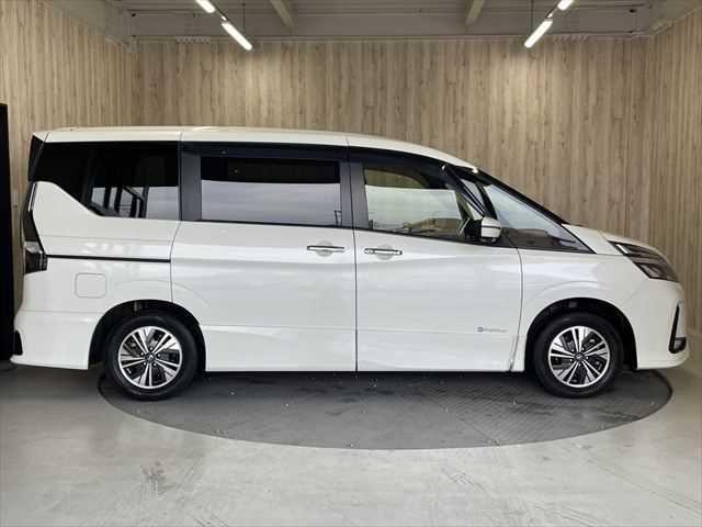 セレナ ｅ－パワー　ハイウェイスターＶ　６ヶ月走行無制限保証付き　後期最終型　プロパイロット　８インチナビ　両側電動スライド　禁煙車　アラウンドビューカメラ　ＬＥＤヘッド　ＢＳＭ　純正１５インチＡＷ　フルセグＴＶ　ＥＴＣ　ドライブレコーダー（18枚目）