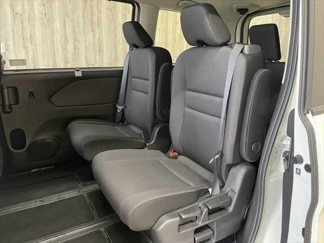 セレナ ｅ－パワー　ＸＶ　６ヶ月走行無制限保証付き　エマージェンシーブレーキ　アラウンドビューカメラ　禁煙車　両側電動電動スライド　前後クリアランスソナー　ドライブレコーダー　ＥＴＣ　ＳＤナビ　スマートキー　Ｂｌｕｅｔｏｏｔｈ（32枚目）