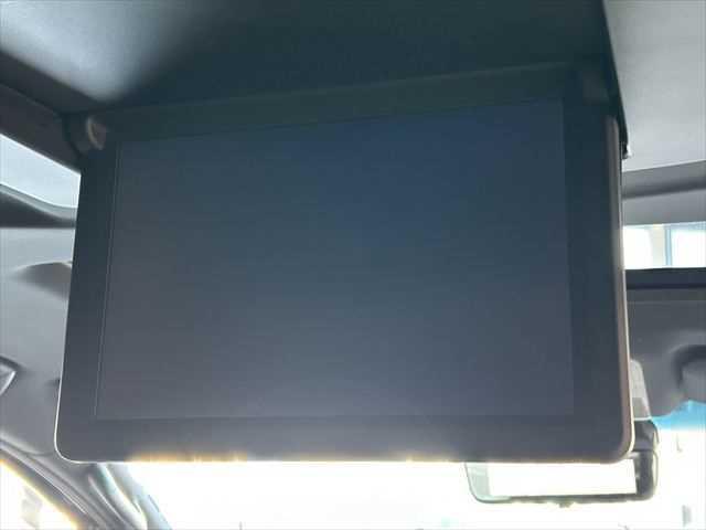 ヴェルファイアハイブリッド エグゼクティブラウンジＺ　６ヶ月走行距離無制限保証付　Ｗサンルーフ　後席モニター　ＴＲＤフルエアロ　ホワイトナッパ革シート　全方位カメラ　禁煙車　ＪＢＬサウンド　デジタルインナーミラー　シートベンチレーション　両側電動スライド（6枚目）