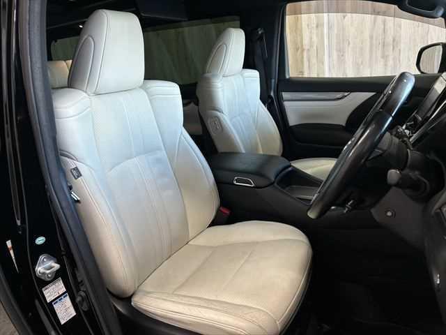 ヴェルファイアハイブリッド エグゼクティブラウンジＺ　６ヶ月走行距離無制限保証付　Ｗサンルーフ　後席モニター　ＴＲＤフルエアロ　ホワイトナッパ革シート　全方位カメラ　禁煙車　ＪＢＬサウンド　デジタルインナーミラー　シートベンチレーション　両側電動スライド（9枚目）