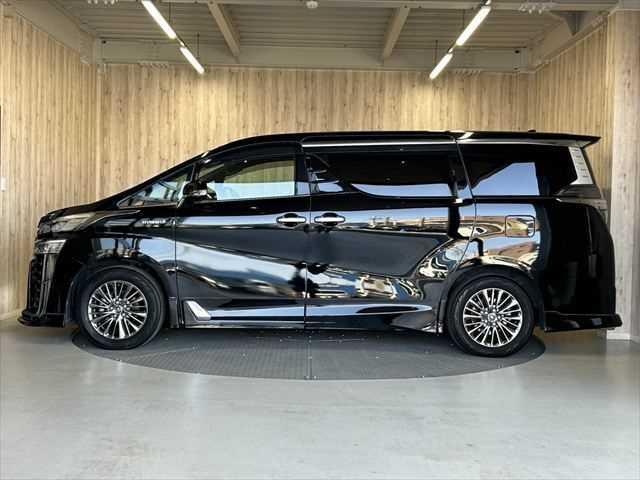 ヴェルファイアハイブリッド エグゼクティブラウンジＺ　６ヶ月走行距離無制限保証付　Ｗサンルーフ　後席モニター　ＴＲＤフルエアロ　ホワイトナッパ革シート　全方位カメラ　禁煙車　ＪＢＬサウンド　デジタルインナーミラー　シートベンチレーション　両側電動スライド（23枚目）