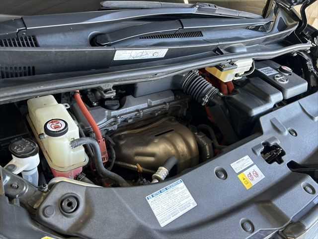 ヴェルファイアハイブリッド エグゼクティブラウンジＺ　６ヶ月走行距離無制限保証付　Ｗサンルーフ　後席モニター　ＴＲＤフルエアロ　ホワイトナッパ革シート　全方位カメラ　禁煙車　ＪＢＬサウンド　デジタルインナーミラー　シートベンチレーション　両側電動スライド（35枚目）