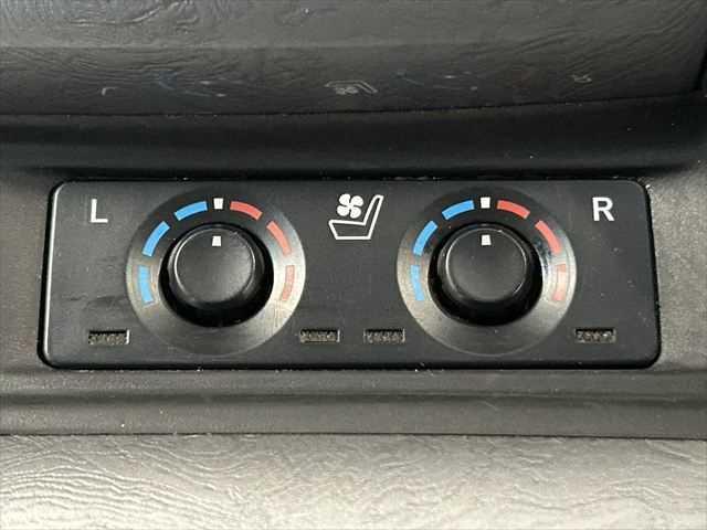 ヴェルファイアハイブリッド エグゼクティブラウンジＺ　６ヶ月走行距離無制限保証付　Ｗサンルーフ　後席モニター　ＴＲＤフルエアロ　ホワイトナッパ革シート　全方位カメラ　禁煙車　ＪＢＬサウンド　デジタルインナーミラー　シートベンチレーション　両側電動スライド（48枚目）