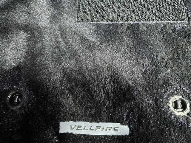 ヴェルファイアハイブリッド エグゼクティブラウンジＺ　６ヶ月走行距離無制限保証付　Ｗサンルーフ　後席モニター　ＴＲＤフルエアロ　ホワイトナッパ革シート　全方位カメラ　禁煙車　ＪＢＬサウンド　デジタルインナーミラー　シートベンチレーション　両側電動スライド（55枚目）