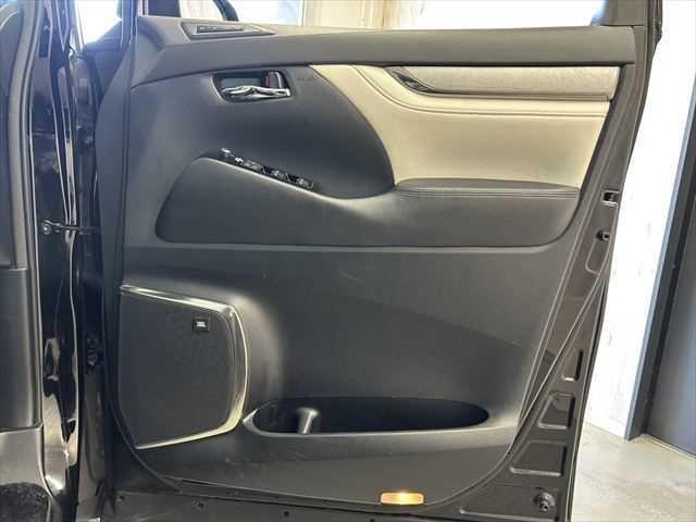 ヴェルファイアハイブリッド エグゼクティブラウンジＺ　６ヶ月走行距離無制限保証付　Ｗサンルーフ　後席モニター　ＴＲＤフルエアロ　ホワイトナッパ革シート　全方位カメラ　禁煙車　ＪＢＬサウンド　デジタルインナーミラー　シートベンチレーション　両側電動スライド（56枚目）