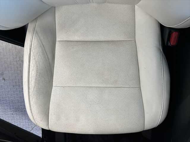 ヴェルファイアハイブリッド エグゼクティブラウンジＺ　６ヶ月走行距離無制限保証付　Ｗサンルーフ　後席モニター　ＴＲＤフルエアロ　ホワイトナッパ革シート　全方位カメラ　禁煙車　ＪＢＬサウンド　デジタルインナーミラー　シートベンチレーション　両側電動スライド（58枚目）