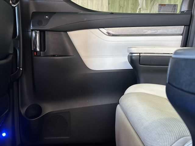 ヴェルファイアハイブリッド エグゼクティブラウンジＺ　６ヶ月走行距離無制限保証付　Ｗサンルーフ　後席モニター　ＴＲＤフルエアロ　ホワイトナッパ革シート　全方位カメラ　禁煙車　ＪＢＬサウンド　デジタルインナーミラー　シートベンチレーション　両側電動スライド（59枚目）