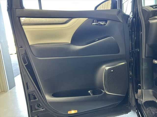 ヴェルファイアハイブリッド エグゼクティブラウンジＺ　６ヶ月走行距離無制限保証付　Ｗサンルーフ　後席モニター　ＴＲＤフルエアロ　ホワイトナッパ革シート　全方位カメラ　禁煙車　ＪＢＬサウンド　デジタルインナーミラー　シートベンチレーション　両側電動スライド（64枚目）