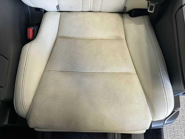 ヴェルファイアハイブリッド エグゼクティブラウンジＺ　６ヶ月走行距離無制限保証付　Ｗサンルーフ　後席モニター　ＴＲＤフルエアロ　ホワイトナッパ革シート　全方位カメラ　禁煙車　ＪＢＬサウンド　デジタルインナーミラー　シートベンチレーション　両側電動スライド（69枚目）