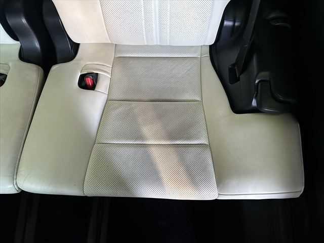 ヴェルファイアハイブリッド エグゼクティブラウンジＺ　６ヶ月走行距離無制限保証付　Ｗサンルーフ　後席モニター　ＴＲＤフルエアロ　ホワイトナッパ革シート　全方位カメラ　禁煙車　ＪＢＬサウンド　デジタルインナーミラー　シートベンチレーション　両側電動スライド（71枚目）