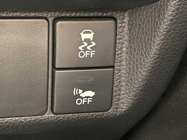 フィットハイブリッド Sパッケージ 6ヶ月走行距離無制限保証付 ユーザー買取車 純正メモリーナビ 衝突軽減ブレーキ LEDヘッドライト クルーズコントロール 禁煙車 バックカメラ 純正15インチAW ETC MTモード付 スマートキー(6枚目)