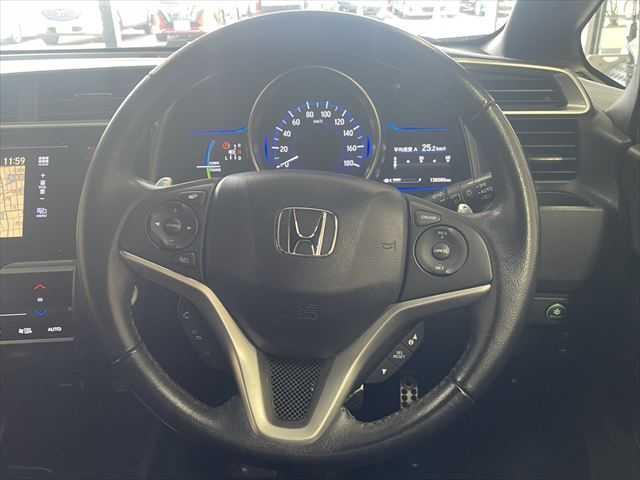 フィットハイブリッド Sパッケージ 6ヶ月走行距離無制限保証付 ユーザー買取車 純正メモリーナビ 衝突軽減ブレーキ LEDヘッドライト クルーズコントロール 禁煙車 バックカメラ 純正15インチAW ETC MTモード付 スマートキー(11枚目)