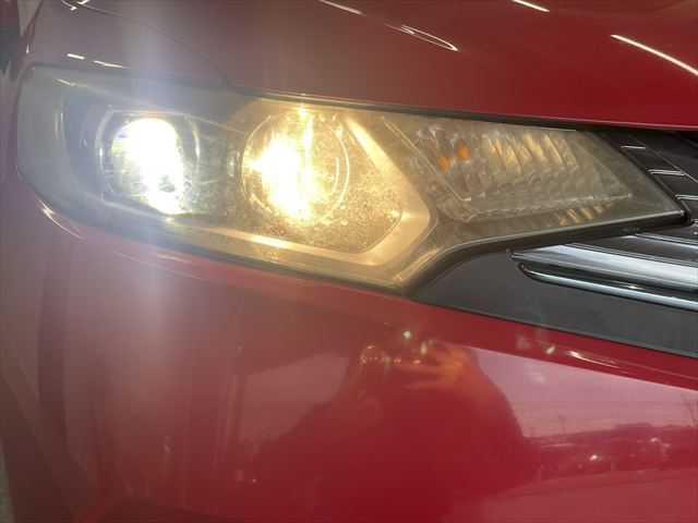 フィットハイブリッド Sパッケージ 6ヶ月走行距離無制限保証付 ユーザー買取車 純正メモリーナビ 衝突軽減ブレーキ LEDヘッドライト クルーズコントロール 禁煙車 バックカメラ 純正15インチAW ETC MTモード付 スマートキー(12枚目)