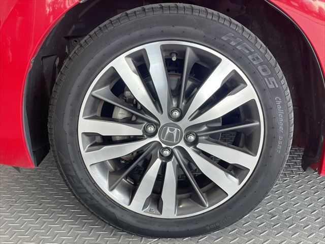 フィットハイブリッド Sパッケージ 6ヶ月走行距離無制限保証付 ユーザー買取車 純正メモリーナビ 衝突軽減ブレーキ LEDヘッドライト クルーズコントロール 禁煙車 バックカメラ 純正15インチAW ETC MTモード付 スマートキー(28枚目)