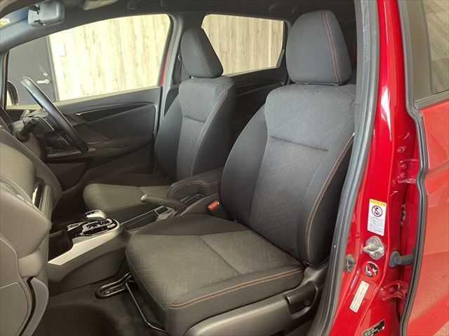 フィットハイブリッド Sパッケージ 6ヶ月走行距離無制限保証付 ユーザー買取車 純正メモリーナビ 衝突軽減ブレーキ LEDヘッドライト クルーズコントロール 禁煙車 バックカメラ 純正15インチAW ETC MTモード付 スマートキー(34枚目)