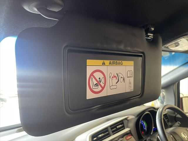 フィットハイブリッド Sパッケージ 6ヶ月走行距離無制限保証付 ユーザー買取車 純正メモリーナビ 衝突軽減ブレーキ LEDヘッドライト クルーズコントロール 禁煙車 バックカメラ 純正15インチAW ETC MTモード付 スマートキー(48枚目)