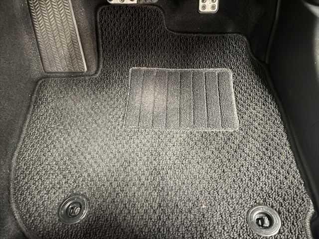 フィットハイブリッド Sパッケージ 6ヶ月走行距離無制限保証付 ユーザー買取車 純正メモリーナビ 衝突軽減ブレーキ LEDヘッドライト クルーズコントロール 禁煙車 バックカメラ 純正15インチAW ETC MTモード付 スマートキー(50枚目)