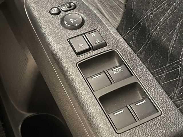 オデッセイ アブソルート　６ヶ月走行距離無制限保証付　　ホンダセンシング　両側パワースライドドア　レーダークルーズコントロール　バックカメラ　禁煙車　ＬＥＤヘッドライト　ハーフレザーシート　純正メモリーナビ　ＣＤ再生　ＥＴＣ（8枚目）