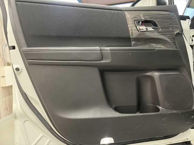 オデッセイ アブソルート　６ヶ月走行距離無制限保証付　　ホンダセンシング　両側パワースライドドア　レーダークルーズコントロール　バックカメラ　禁煙車　ＬＥＤヘッドライト　ハーフレザーシート　純正メモリーナビ　ＣＤ再生　ＥＴＣ（61枚目）