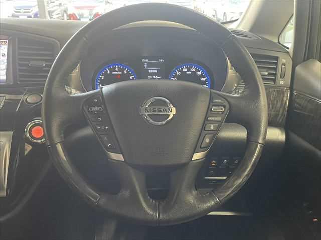 エルグランド 250ハイウェイスタープレミアムアーバンクロム 6ヶ月走行距離無制限保証付 黒革シート フリップダウンモニター 純正HDDナビ インテリジェントクルーズコントロール 両側パワースライドドア 禁煙車 全周囲カメラ 電動リアゲート パワーシート(13枚目)