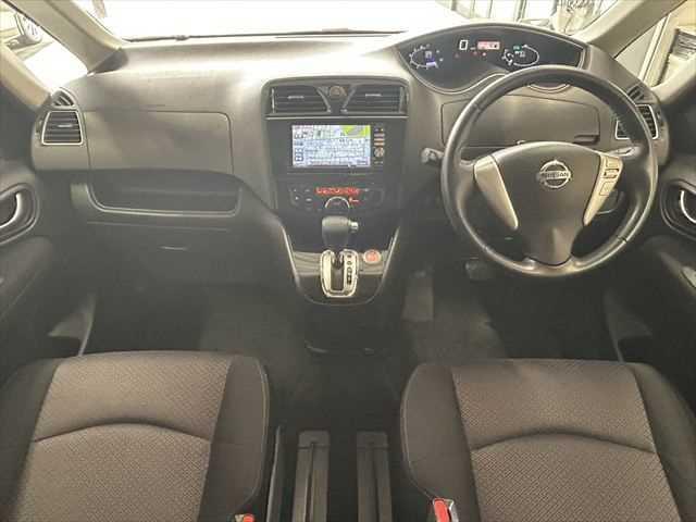 セレナ ハイウェイスター Vセレクション 6ヶ月走行距離無制限保証付 ユーザー買取 純正ナビ 両側電動スライド クルーズコントロール バックカメラ 禁煙車 ダブルエアコン ドライブレコーダー ETC フルセグTV ウォークスルー HIDヘッド(3枚目)