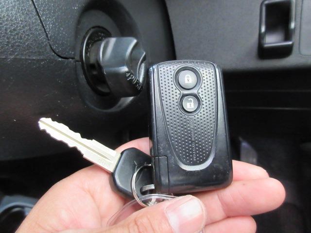 ルーフレール　禁煙車　Ｂｌｕｅｔｏｏｔｈナビ　フルセグ　ＥＴＣ　スマートキー　アイドリングストップ　電動格納ミラー　フォグランプ　オートエアコン　シートリフター　ＰＶガラス　タイミングチェーン