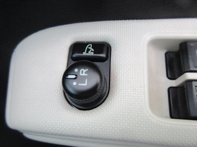 ルーフレール　禁煙車　Ｂｌｕｅｔｏｏｔｈナビ　フルセグ　ＥＴＣ　スマートキー　アイドリングストップ　電動格納ミラー　フォグランプ　オートエアコン　シートリフター　ＰＶガラス　タイミングチェーン