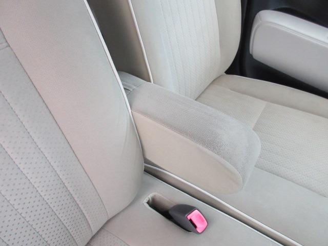 ルーフレール　禁煙車　Ｂｌｕｅｔｏｏｔｈナビ　フルセグ　ＥＴＣ　スマートキー　アイドリングストップ　電動格納ミラー　フォグランプ　オートエアコン　シートリフター　ＰＶガラス　タイミングチェーン