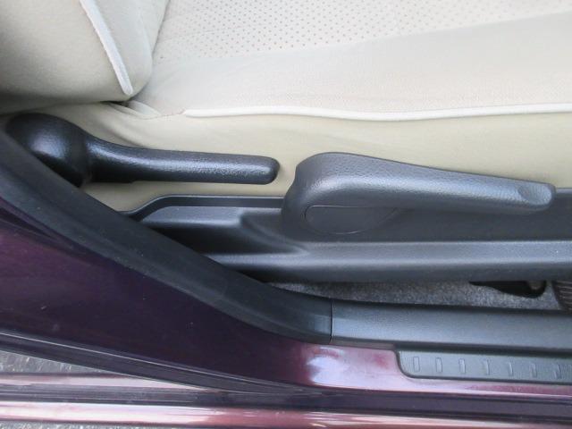 ルーフレール　禁煙車　Ｂｌｕｅｔｏｏｔｈナビ　フルセグ　ＥＴＣ　スマートキー　アイドリングストップ　電動格納ミラー　フォグランプ　オートエアコン　シートリフター　ＰＶガラス　タイミングチェーン