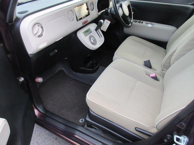 ルーフレール　禁煙車　Ｂｌｕｅｔｏｏｔｈナビ　フルセグ　ＥＴＣ　スマートキー　アイドリングストップ　電動格納ミラー　フォグランプ　オートエアコン　シートリフター　ＰＶガラス　タイミングチェーン