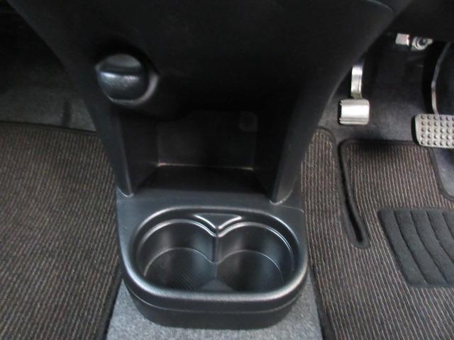 ルーフレール　禁煙車　Ｂｌｕｅｔｏｏｔｈナビ　フルセグ　ＥＴＣ　スマートキー　アイドリングストップ　電動格納ミラー　フォグランプ　オートエアコン　シートリフター　ＰＶガラス　タイミングチェーン