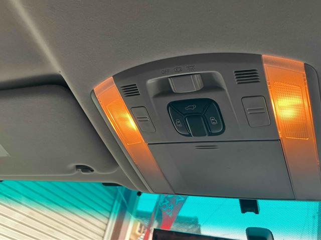 ヴェルファイア ２．４Ｚ　プラチナセレクションＩＩ　バックカメラ　ＴＶ　クリアランスソナー　両側電動スライドドア　ＨＩＤ　電動リアゲート　スマートキー　電動格納ミラー　３列シート　オットマン　ＣＶＴ　アルミホイール　盗難防止システム　衝突安全ボディ（11枚目）