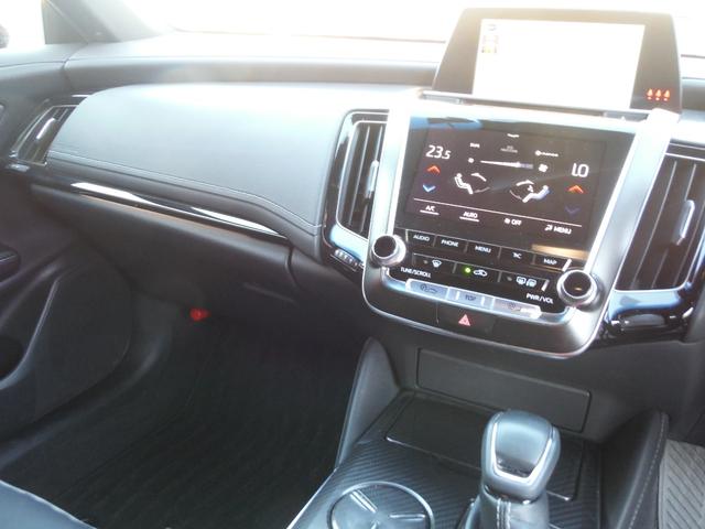 クラウンハイブリッド ＲＳアドバンス　黒革・シートヒーター・ベンチレータ・ステアリングヒーター・純正Ｂｌｕｅｔｏｏｔｈ対応フルセグナビ・バックカメラ・ＥＴＣ・ＢＳＭ・ＨＵＤ・３連ＬＥＤヘッド・４本出しマフラー・ＰＵＳＨスタート・スマートキ（19枚目）