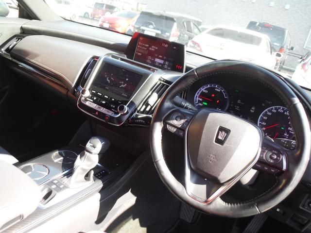 クラウンハイブリッド トヨタ純正フルセグナビ・パノラミッビューモニター・ハーフレザーシート・シートヒーター&ステリングヒーター・F/Rドラレコ・ETC・HUD・BSM・TOYOTAセーフティセンス・3眼LEDヘッド(20枚目)