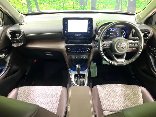 ヤリスクロス ハイブリッドＺ　純正ディスプレイオーディオ　バックカメラ　ｂｌｕｅｔｏｏｔｈ　ドラレコ　ＥＴＣ　ＬＥＤヘッド　禁煙車　レーダークルーズコントロール　オートライト　オートエアコン　スマートキー　電動格納ミラー（2枚目）