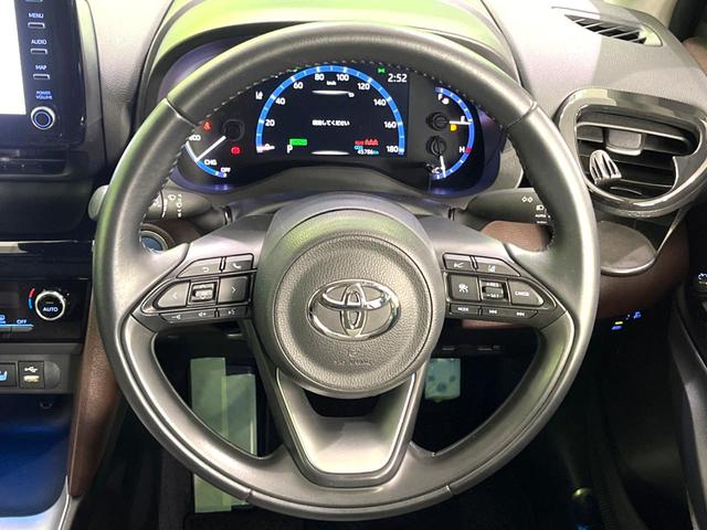 ヤリスクロス ハイブリッドＺ　純正ディスプレイオーディオ　バックカメラ　ｂｌｕｅｔｏｏｔｈ　ドラレコ　ＥＴＣ　ＬＥＤヘッド　禁煙車　レーダークルーズコントロール　オートライト　オートエアコン　スマートキー　電動格納ミラー（11枚目）