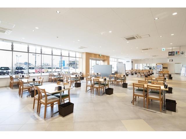 ミライース X SA 衝突軽減 アイドリングストップ 電動格納ミラー バニティミラー 横滑り防止装置 ヘッドライドレベライザー シガーソケット 純正14インチアル三ホイール プライバシーガラス ドアバイザー(76枚目)