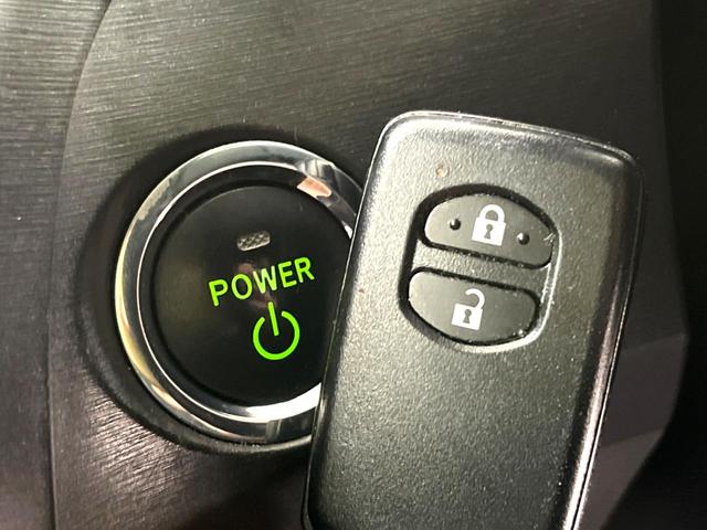 プリウス Sツーリングセレクション SDナビ ETC スマートキー HIDヘッドライト HIDフォグライト クルーズコントロール ステアリングスイッチ オートエアコン 純正17インチアルミホイール CD再生 地デジ オートライト(6枚目)