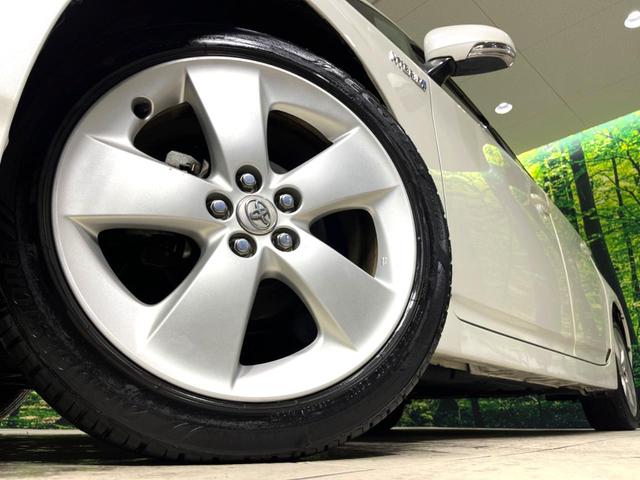 プリウス Sツーリングセレクション SDナビ ETC スマートキー HIDヘッドライト HIDフォグライト クルーズコントロール ステアリングスイッチ オートエアコン 純正17インチアルミホイール CD再生 地デジ オートライト(13枚目)