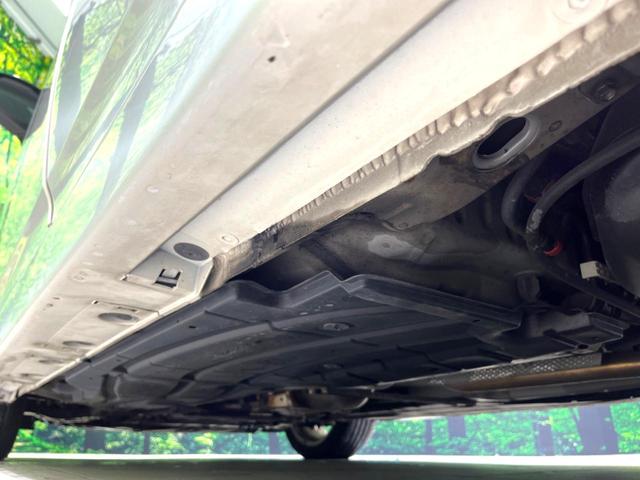 プリウス Sツーリングセレクション SDナビ ETC スマートキー HIDヘッドライト HIDフォグライト クルーズコントロール ステアリングスイッチ オートエアコン 純正17インチアルミホイール CD再生 地デジ オートライト(22枚目)