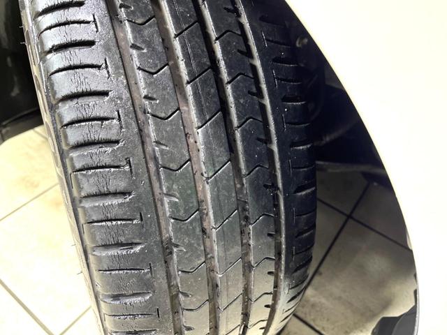 プリウス Sツーリングセレクション SDナビ ETC スマートキー HIDヘッドライト HIDフォグライト クルーズコントロール ステアリングスイッチ オートエアコン 純正17インチアルミホイール CD再生 地デジ オートライト(25枚目)