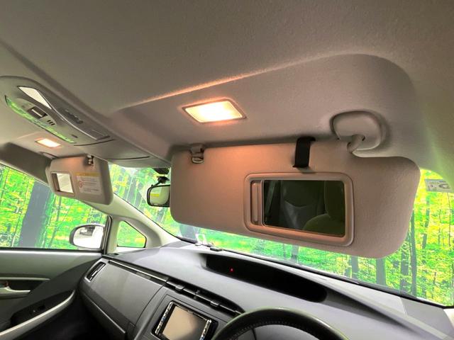 プリウス Sツーリングセレクション SDナビ ETC スマートキー HIDヘッドライト HIDフォグライト クルーズコントロール ステアリングスイッチ オートエアコン 純正17インチアルミホイール CD再生 地デジ オートライト(27枚目)