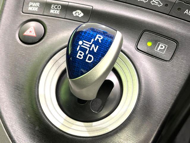 プリウス Sツーリングセレクション SDナビ ETC スマートキー HIDヘッドライト HIDフォグライト クルーズコントロール ステアリングスイッチ オートエアコン 純正17インチアルミホイール CD再生 地デジ オートライト(31枚目)